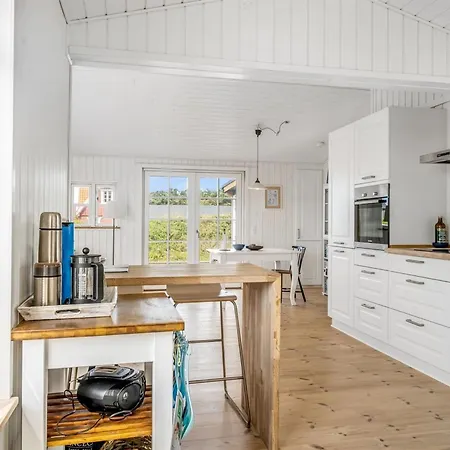 Thine - 250m From The Sea By Interhome הרבור